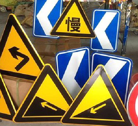 监利标识标牌中颜色的确定是很重要的。